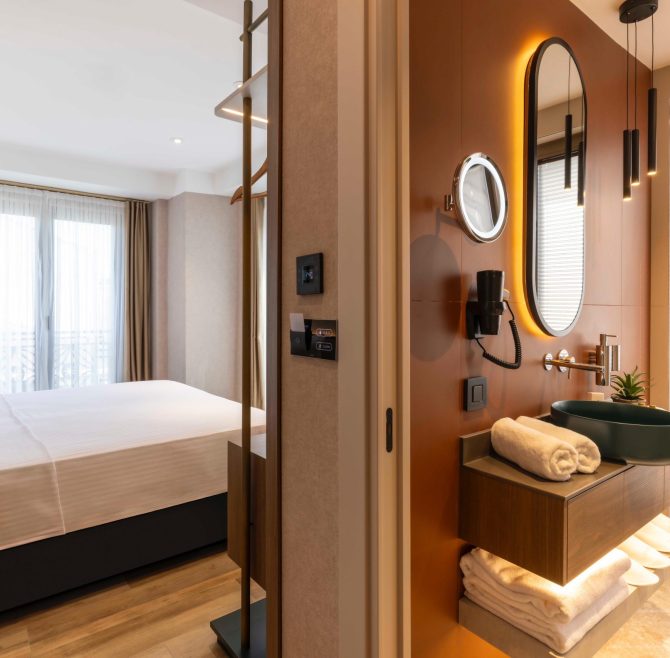 Deluxe Double or Twin Room